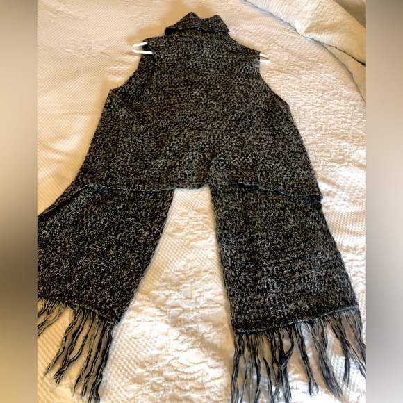 August Silk Turtleneck Scarf with Pockets - Picture 3 of 9